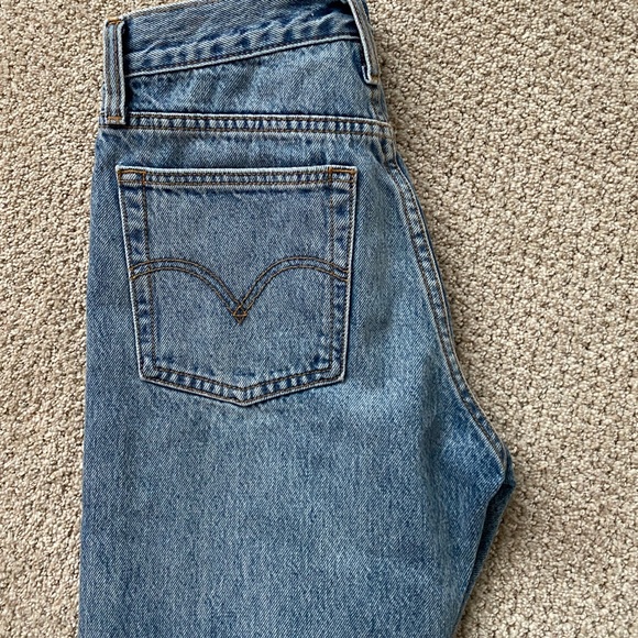 Levi’s wedgie fit mom jean - Picture 4 of 9